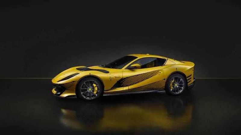 Ferrari'den özel tasarım 812 Competizione