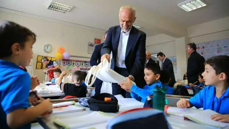 Çekmeköy Belediyesi'den 50 bin öğrenciye kırtasiye seti