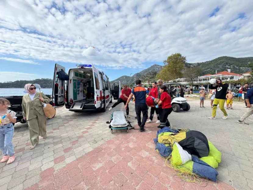 Fethiye’de yamaç paraşütçüleri havada çarpıştı: 3 kişi yaralandı
