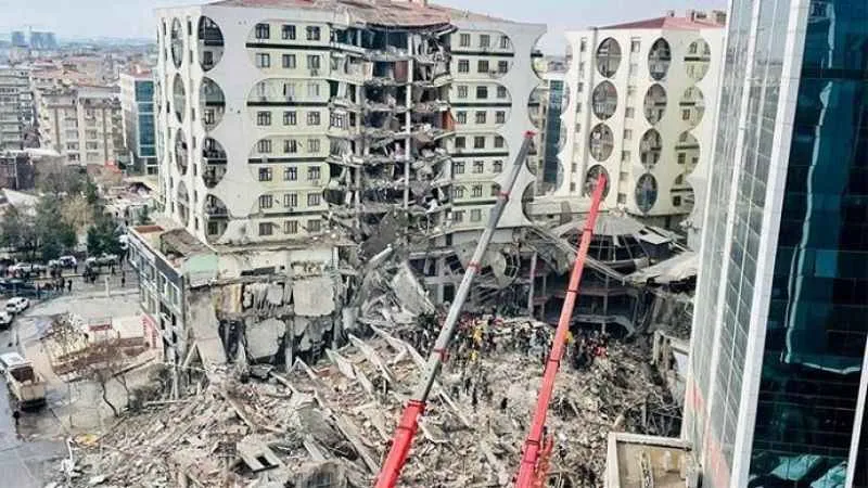 Galeria Sitesi’nin müteahhidi Sedat Eser Ankara’da yakalandı