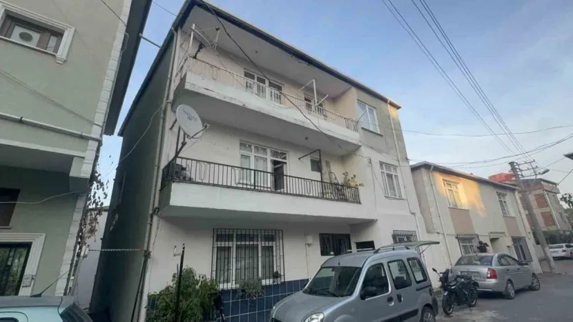 Gebze'de kolonları çatlayan bir bina daha boşaltıldı