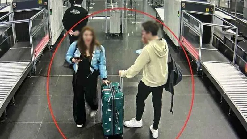 Mısır'a kaçan yazar Eylem Tok ile oğluna kırmızı bülten talebi