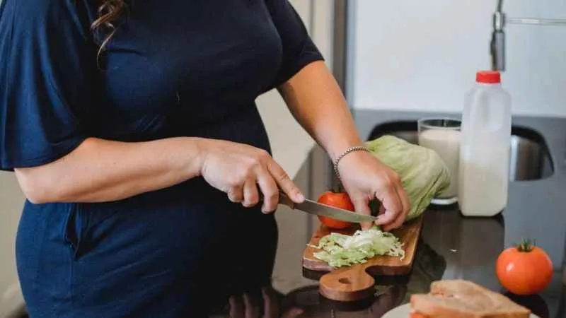 Vegan ya da vejetaryen diyetler hamileliği riske sokuyor