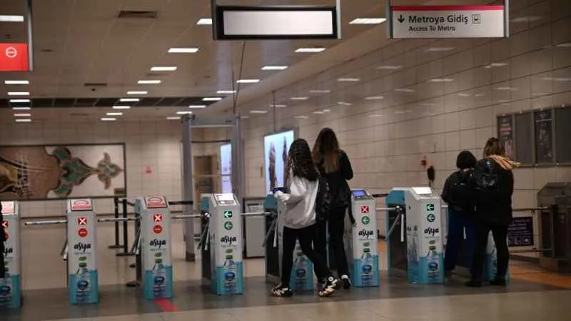 Öğrencilerin ulaşım tercihi Metro İstanbul oldu