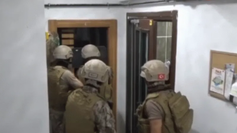 İstanbul'da terör operasyonu: 16 gözaltı