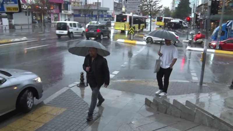 İstanbul Güne Sağanak Yağışla Başladı