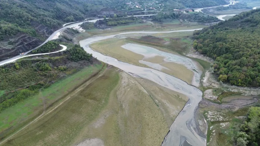 İstanbul'a da su sağlayan Hasanlar Barajı'nda doluluk yüzde 20'ye düştü