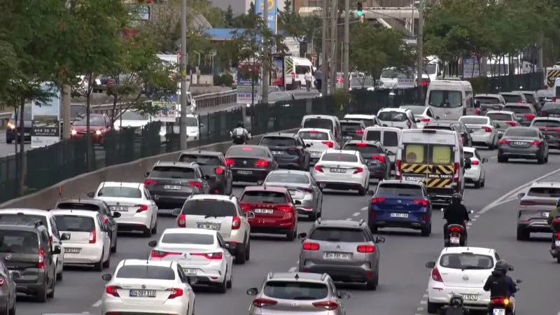 İstanbul’da Sabahın İlk Saatlerinde Trafik Yoğunluğu: Yüzde 63’e Ulaştı