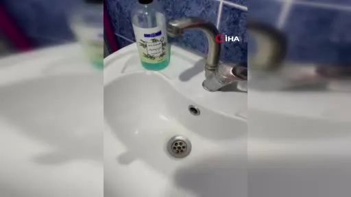 İstanbul'da vatandaşlardan kirli suya tepki