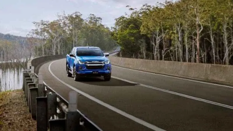 Isuzu D-Max yenilenen ön yüzü ile pazarda daha güçlü ve iddialı