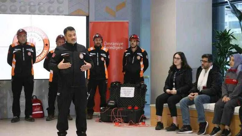 Ümraniye Belediyesi Sivil Savunma Arama Kurtarma Ekibi 100 bin kişiye afet farkındalık eğitimi verdi