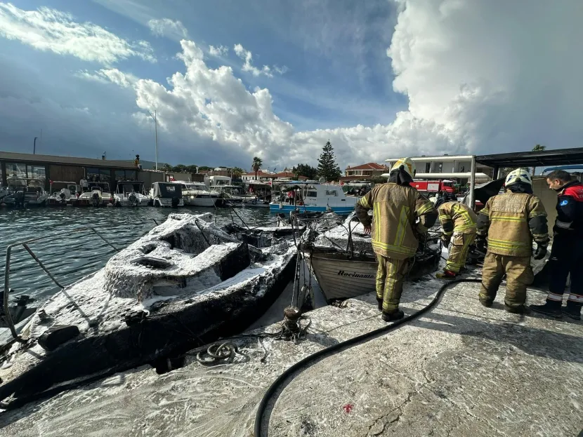 İZMİR Çeşme'de Korku Dolu Anlar: Tekneler Alevlere Teslim Oldu