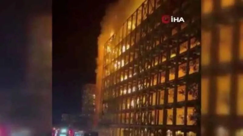 İzmir'de Fokart Sitesi'nde büyük yangın