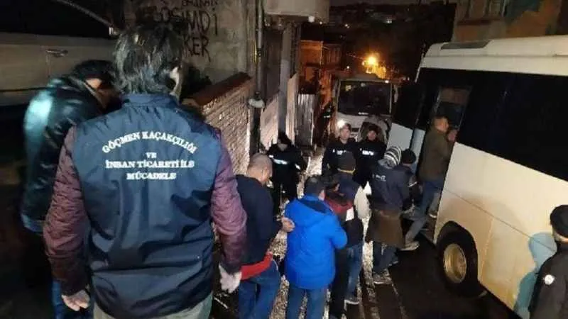 İstanbul’da göçmen kaçakçılığı operasyonu: 46 kişi yakalandı