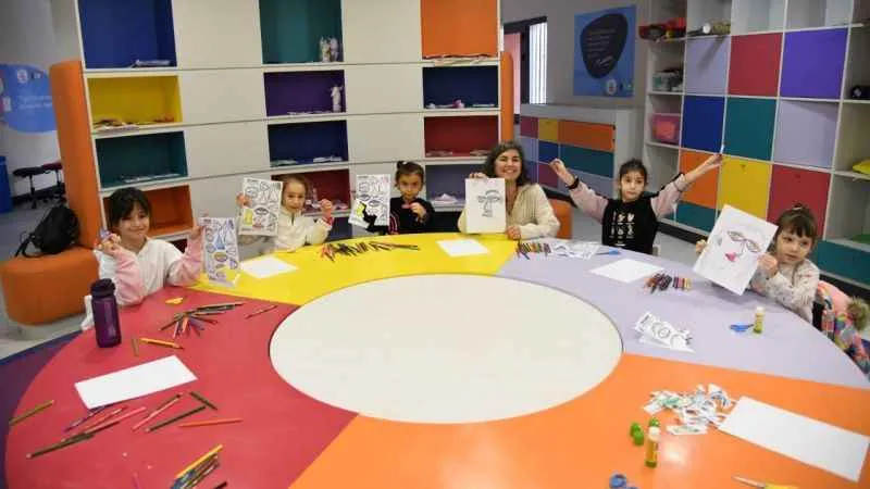 Kadıköy’de yarıyıl şenliğinde renk cümbüşü var!