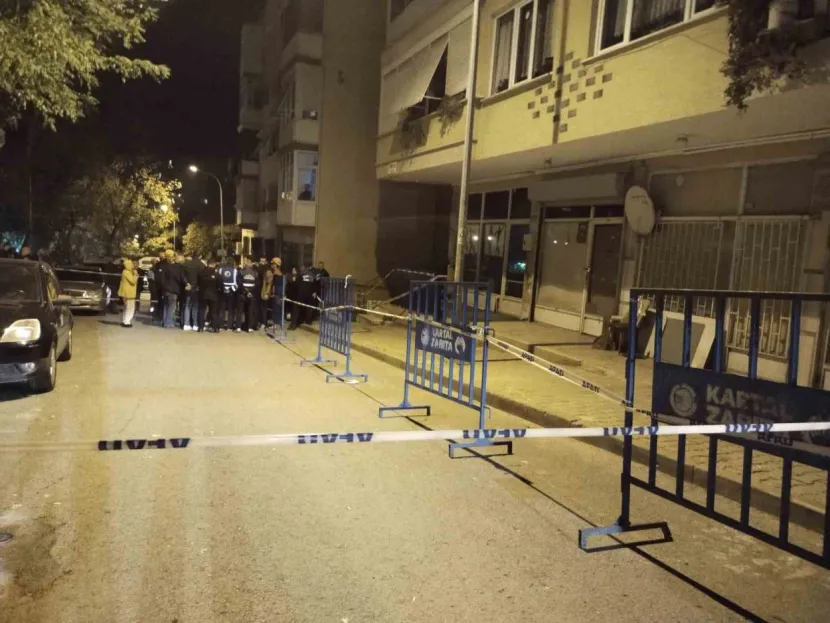 Kartal’da 4 katlı binanın kolonlarında çatlak oluştu