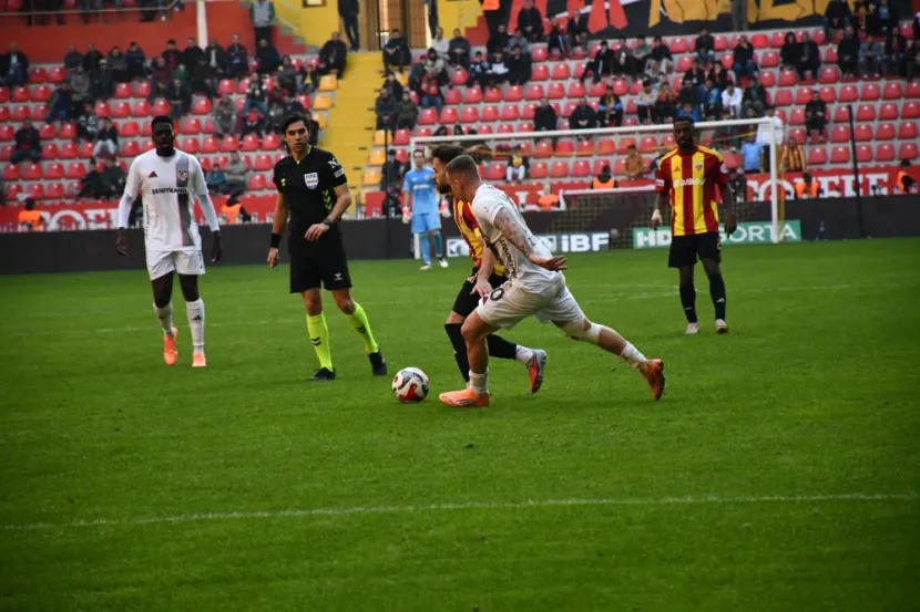 Kayserispor evinde Gaziantep FK'ya farklı kaybetti