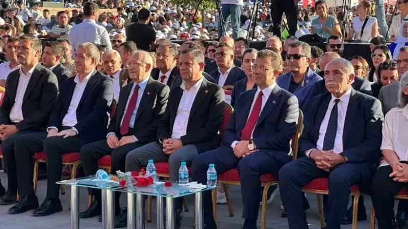 Kemal Kılıçdaroğlu ile eşi trafik kazası geçirdi