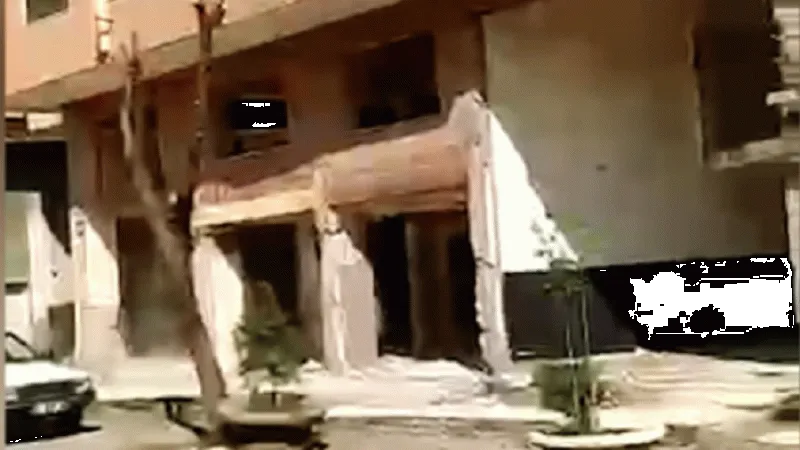 Kilis'te ağır hasarlı bir bina çöktü: O anlar kameralara yansıdı! 