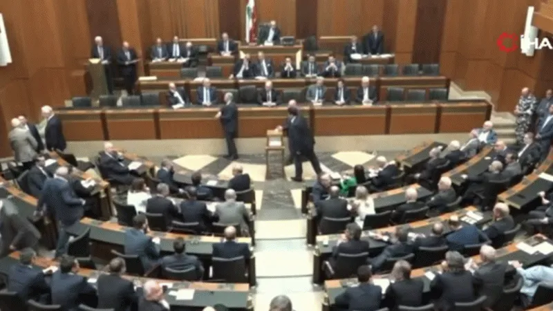 Lübnan’da, Devlet Başkanı parlamentodaki 12’inci oylamada da seçilemedi