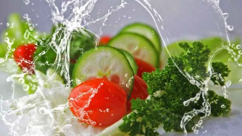 Sıcaklarda sindirimi kolay yiyecekleri tercih edin