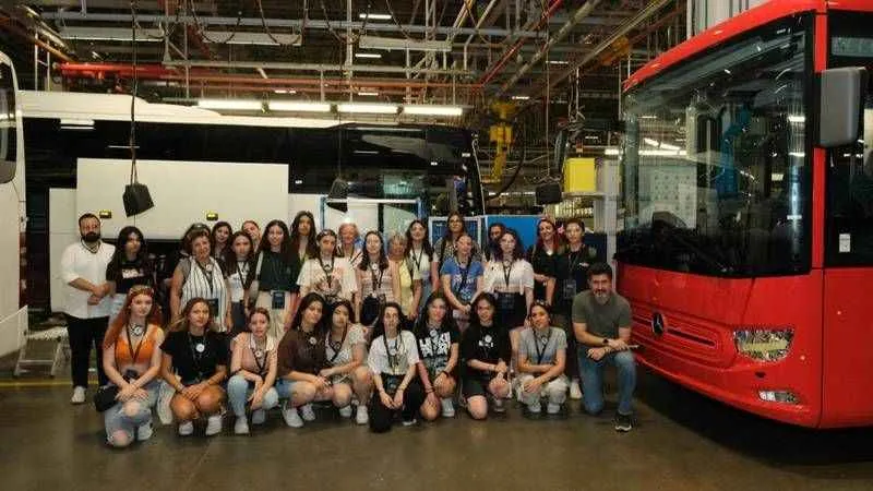 Mercedes-Benz Türk’ün “Her Kızımız Bir Yıldız” programı hız kesmeden devam ediyor