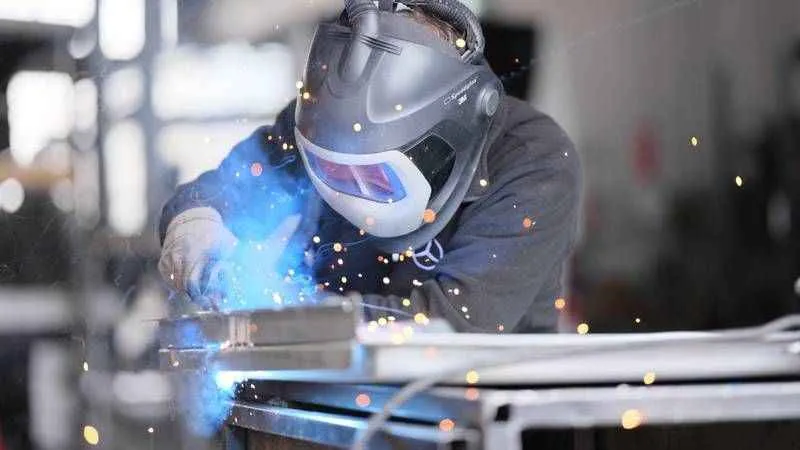 Mercedes-Benz Türk’ten ‘EML’miz Geleceğin Yıldızı’nda başarılı olan laboratuvarlara ödül