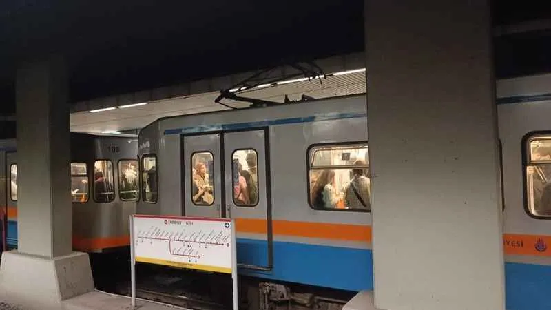 İstanbul'da maraton yapıldı, metrolar aksadı