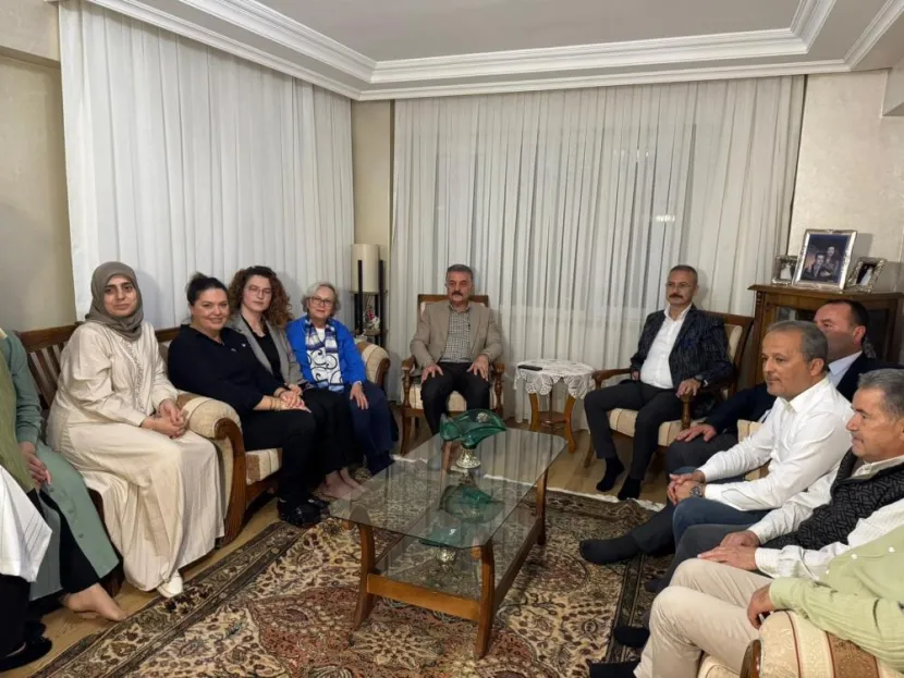 MHP, kapı kapı dolaşarak vatandaşla buluşuyor