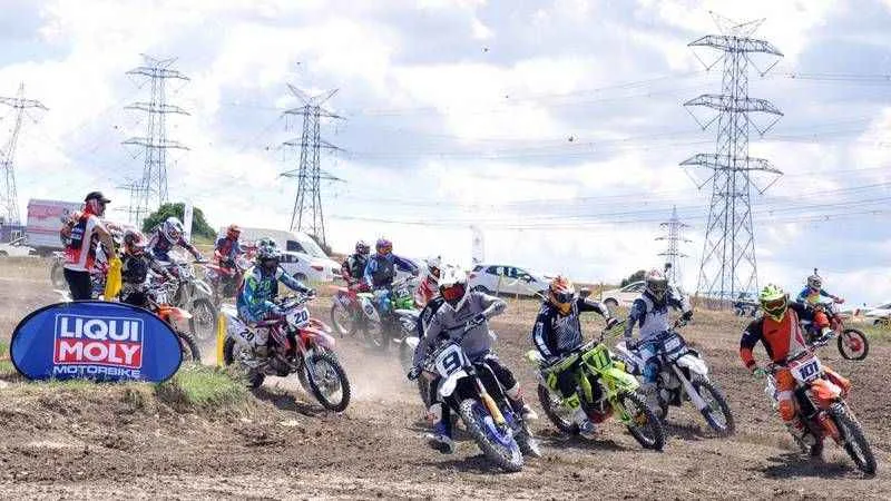 Motosiklette hafta sonu iki yarış birden