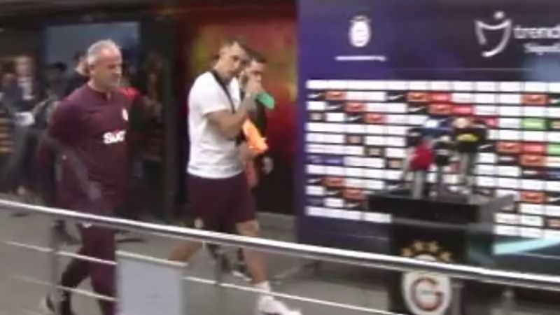 Muslera stattan kolu askıda ayrıldı