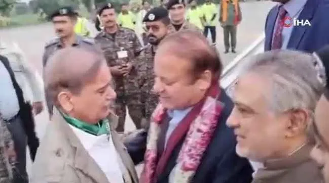 Eski Pakistan Başbakanı Şerif, 4 yıl sonra Pakistan’a döndü