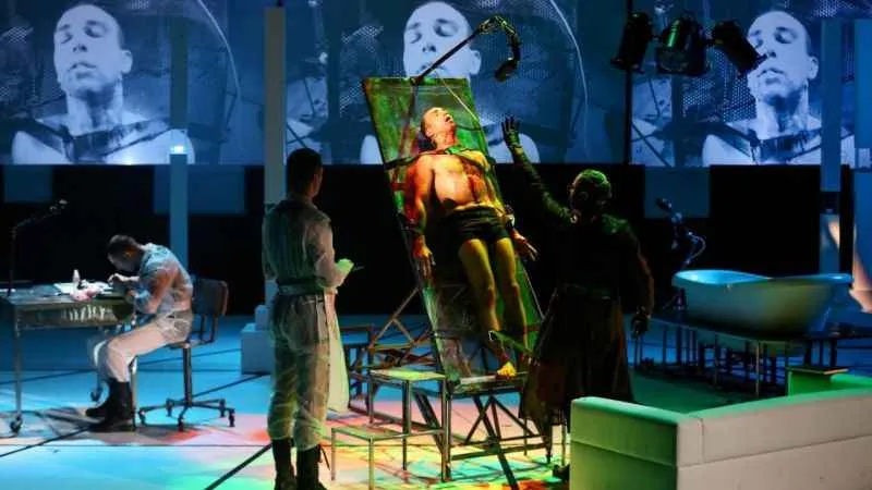 "1984" tiyatro oyunu ile rehabilitasyon köprüsü