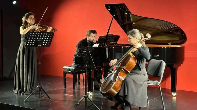 Luna Oda Müziği grubu Nilüferli sanatseverleri büyüledi