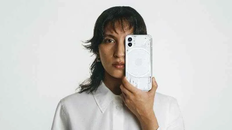 Dikkat çekici tasarımıyla dikkat çeken Nothing Phone (1) Türkiye’ye geliyor