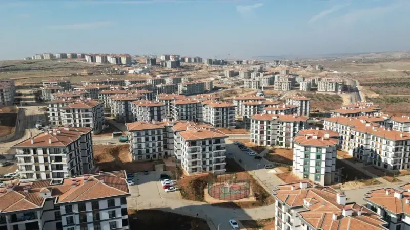 İnşası biten deprem konutları hak sahiplerine teslim edilecek