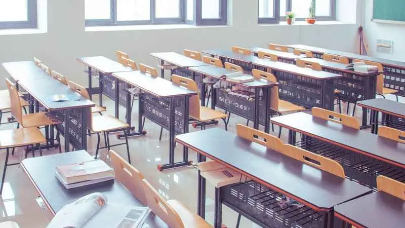 Okula gitmemek sigara ve alkol kadar zararlı!