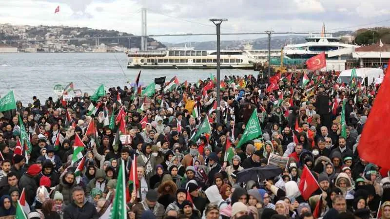 On binler, Üsküdar’da Filistin’e destek için yürüdü