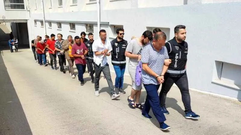 Yeşil ve kırmızı reçeteli ilaçlarla SGK'yı dolandıran çeteye operasyon