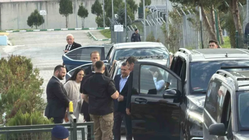 Özgür Özel, Düzce’de tutuklu bulunan Pınar Türker’i ziyaret etti