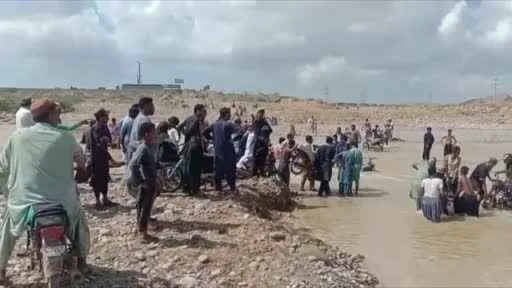 Pakistan’ı sel vurdu