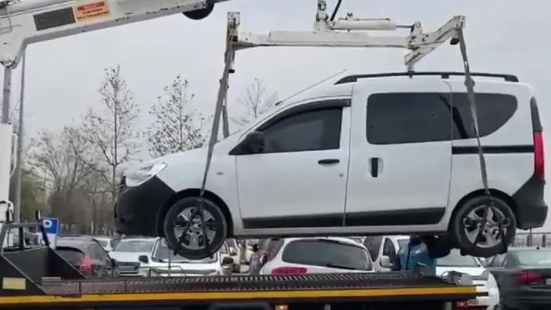 Park edemeyen vatandaşı izleyen Zabıta’dan güzel hareket