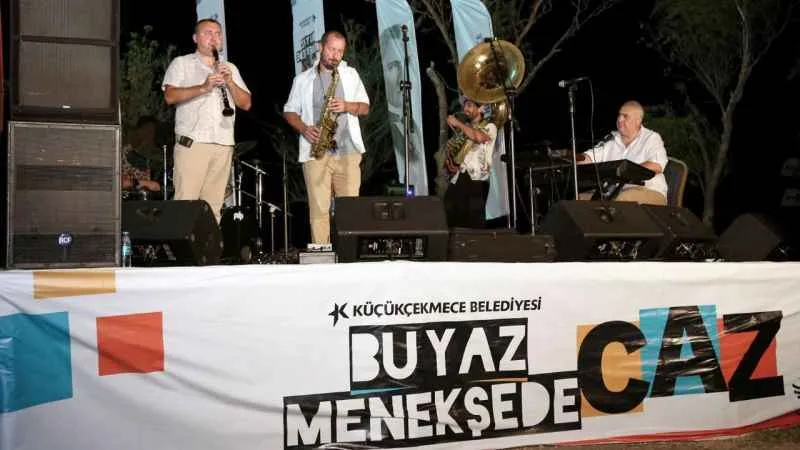 Küçükçekmeceli sanatseverlere doğanın kucağında caz keyfi