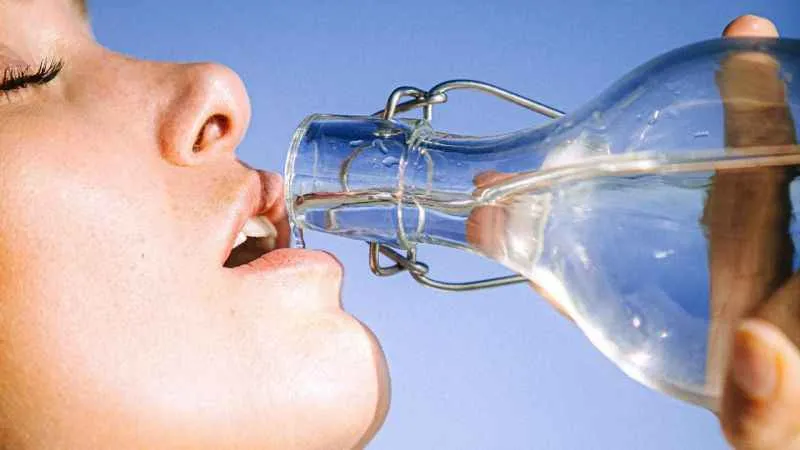 Kavurucu sıcakta aşırı su içmek tehlikeli