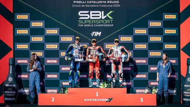 Razgatlıoğlu, Pirelli standart SCX lastiklerle aldığı riskle 1. Yarışı kazandı