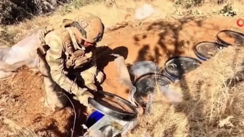 Irak’ın kuzeyindeki Hakurk bölgesinde teröristlere ait çok sayıda mühimmatı ele geçirdi