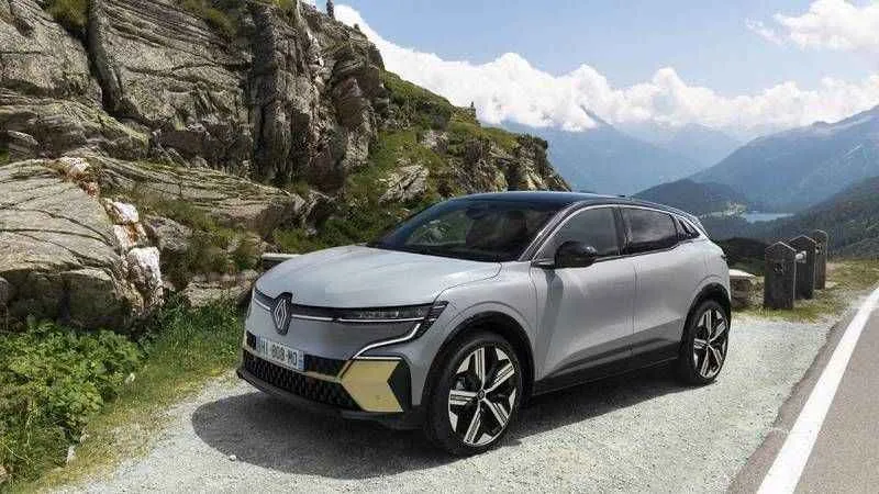 Beygir gücünden elektrik gücüne yeni Megane E-Tech %100 elektrikli      