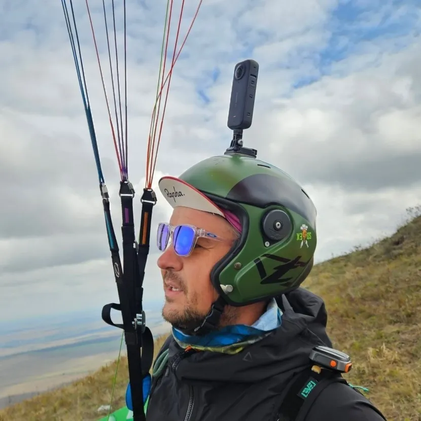 Rus turist Viacheslav Gribanov 1700 metreden kayalıklara çarptı