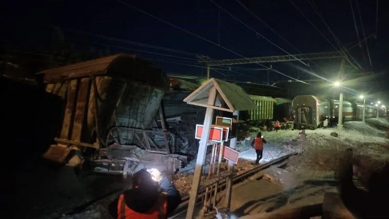 Rusya’da yolcu ile yük treni çarpıştı: 14 yaralı