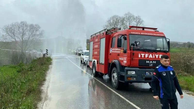 Sakarya’da korkutan kaza: Kanala uçan araç suya gömüldü